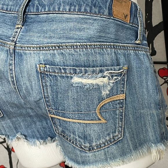 AMERICAN EAGLE Level Curvy High-Waisted Denim Short - Picture 7 of 8